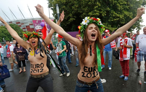 protesto grupo feminista topless eurocopa 2012 (Foto: Agência Reuters)
