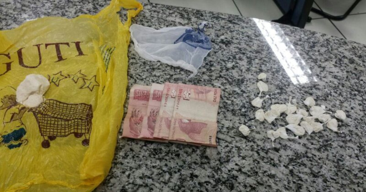 Denúncia leva PM a suspeitos de tráfico de drogas em Teresópolis ... - Globo.com
