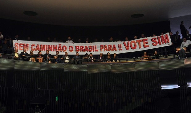Caminhoneiros manifestaram apoio ao projeto na galeria do plenário da Câmara (Foto: Gustavo Lima/Câmara)