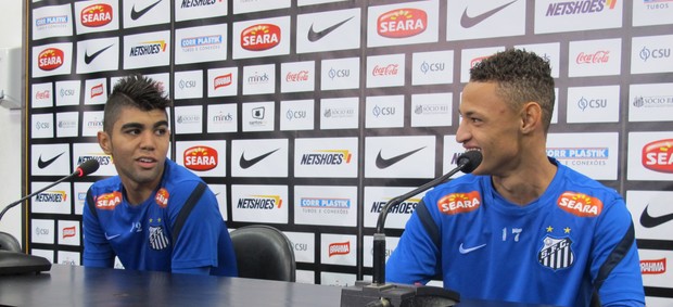 Gabigol e Neilton, jogadores do Santos (Foto: Fernando Prandi)