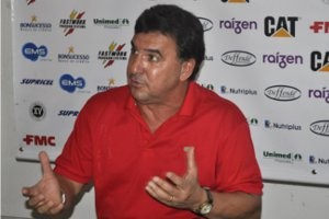 Estevam Soares dá última entrevista como técnico do XV de Piracicaba (Foto: Bernardo Medeiros / Globoesporte.com) Estevam Soares dá última entrevista como técnico do XV de Piracicaba (Foto: Bernardo Medeiros / Globoesporte.com)