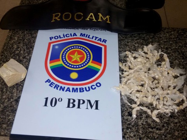 Droga apreendida com menor em Maraial (Foto: Divulgação/ Polícia Militar)