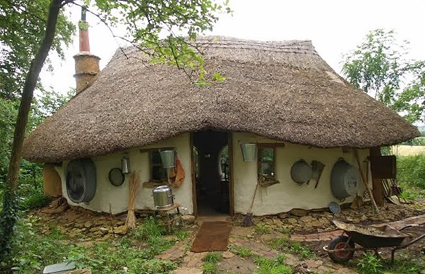 Acredite: essa casa inteira foi construída por pouco mais de 500 reais (Foto: Divulgação)