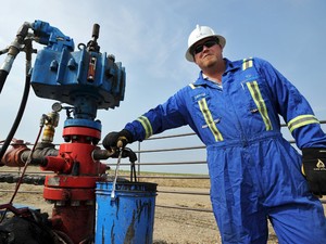 Demanda global pode, apesar de tudo, ser impulsionada pelo baixo preço do barril, que desde 2013, quando era cotada a mais de 100 dólares, perdeu mais da metade de seu valor. (Foto: Reuters)