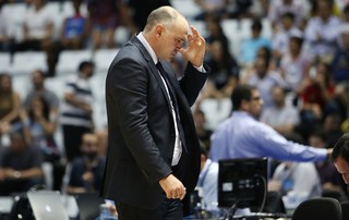 Pablo Laso, técnico do Real Madrid Baloncesto, contra o Bauru (Foto: Gaspar Nóbrega / FIBA Americas)