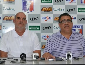 Flávio Alves, gerente de futebol, e Israel Vieira, presidente do Guaratinguetá (Foto: Filipe Rodrigues)