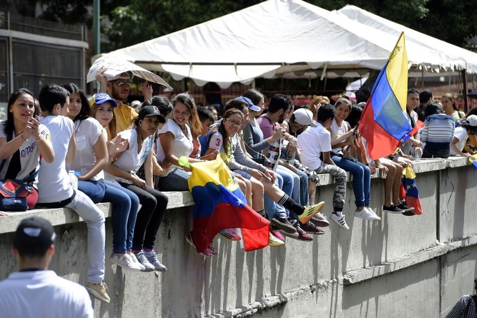 Protesto durante o plebiscito informal na Venezuela (Foto: France Presse)