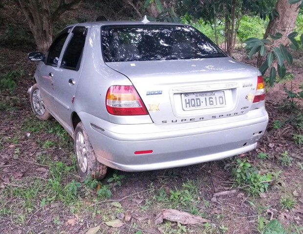 Veículo usado em assalto que terminou com PM baledo (Foto: Divulgação/PM)