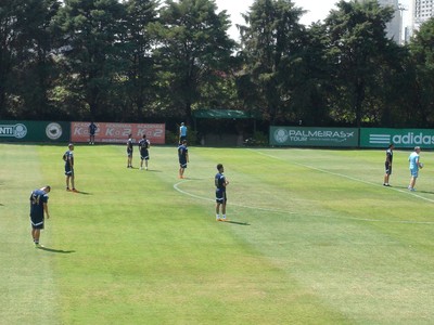Dorival orienta marcação em Barcos e disseca Grêmio em treino do Verdão