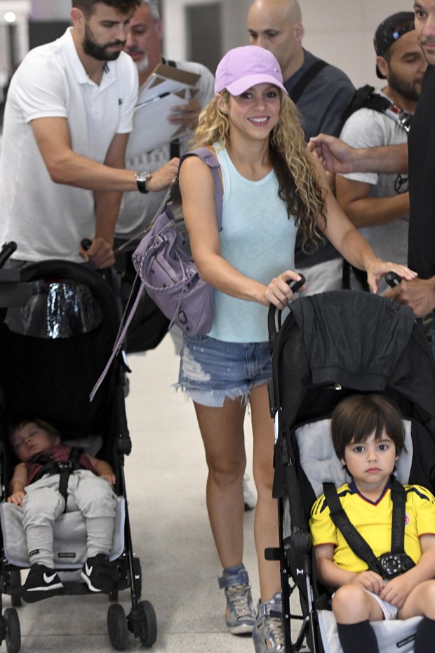 Shakira e família (Foto: The Grosby Group)