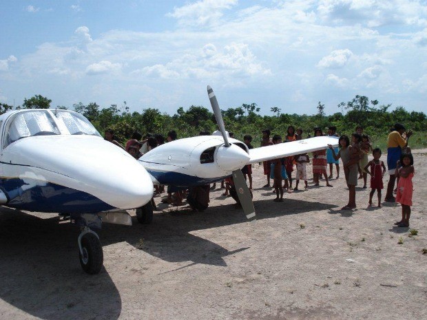 Bimotor leva urnas até as aldeias do Parque Nacional do Xingu (Foto: Assessoria/TRE-MT)