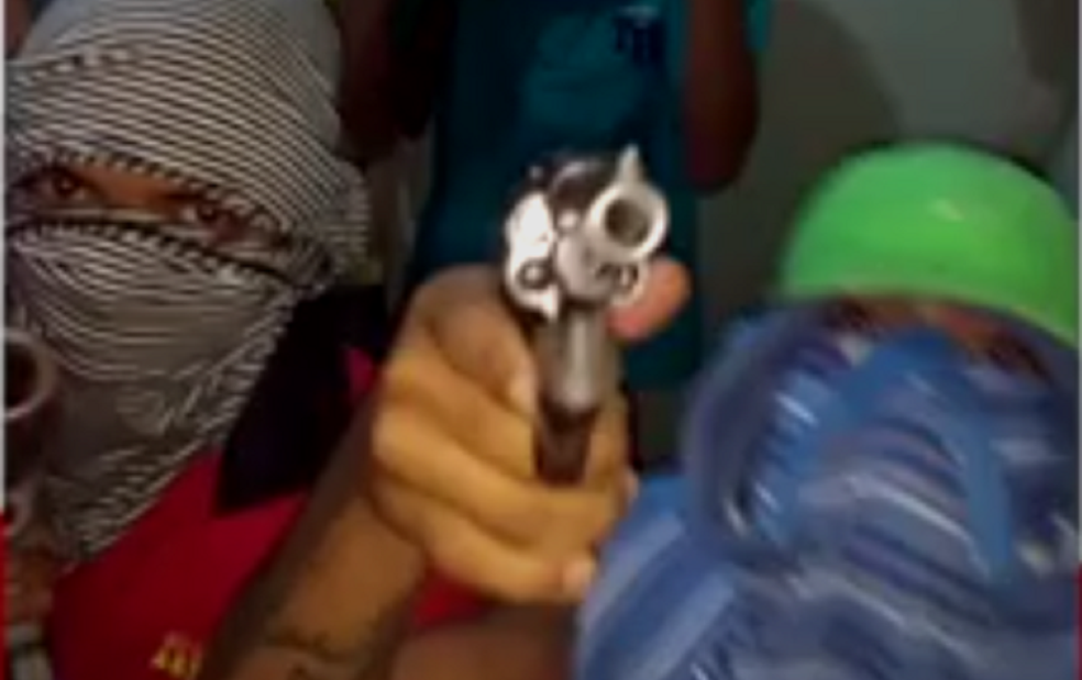 Armas aparecem em vídeo de jovens que ameaçam rivais no interior do RN (Foto: Reprodução)