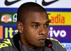 Fernandinho  pede atenção com James (Gaspar Nóbrega/VIPCOMM)