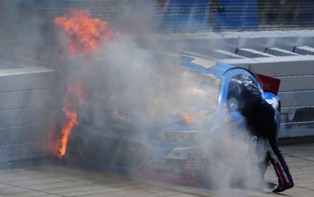 Nascar Sprint Cup Michigan Kasey Kahne incêndio (Foto: Agência Getty Images)