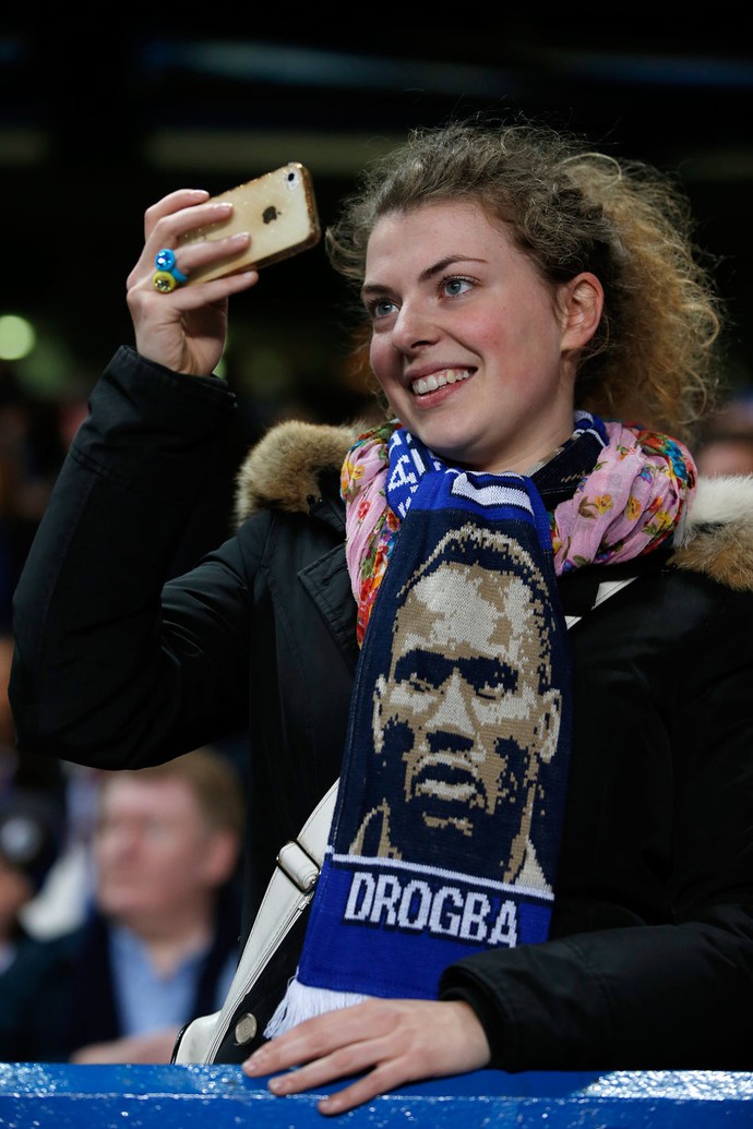 Torcida Drogba Chelsea x Galatasaray (Foto: AFP)
