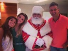 Flávia Alessandra posa com Otaviano Costa, filha e Papai Noel