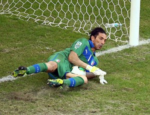 buffon caceres penalti italia x uruguai (Foto: Getty Images)