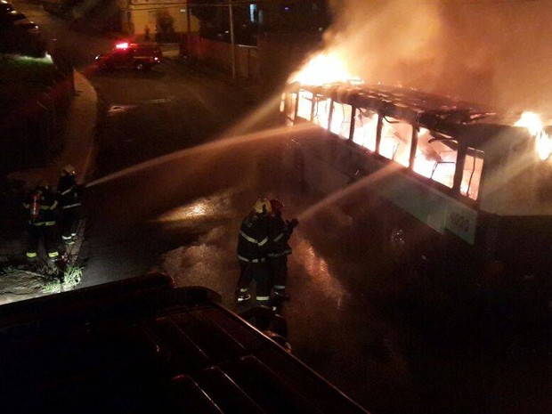 Incêndio ônibus Uberaba (Foto: Corpo de Bombeiros/Divulgação)