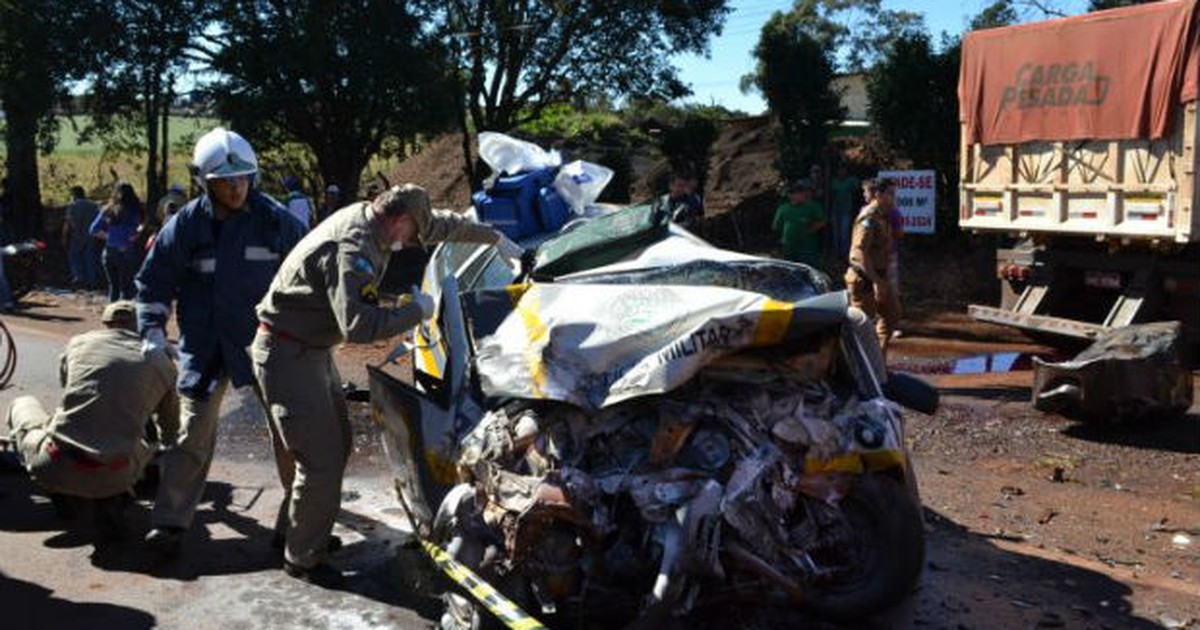 G1 Policial militar morre em acidente entre carro e caminhão no