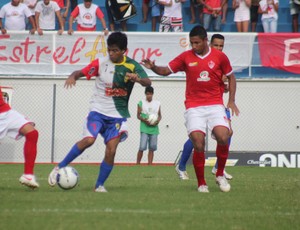 Plácido e Rio Branco se enfrentam no estádio Florestão (Foto: João Paulo Maia)