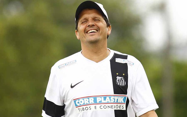 Claudinei Oliveira, treinador do Santos (Foto: Ricardo Saibun/Divulgação Santos FC)