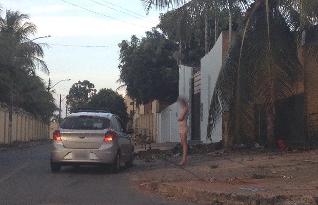 Prostitutas recebem até R$ 30 mil e sustentam a casa, diz estudo da UFG em Goiás (Foto: Sílvio Túlio/G1)