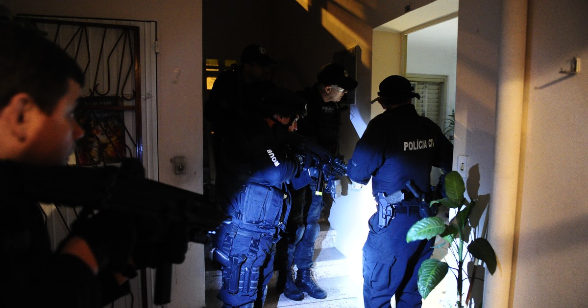 G1 Polícia faz operação em prédio que homenageou traficante no RS