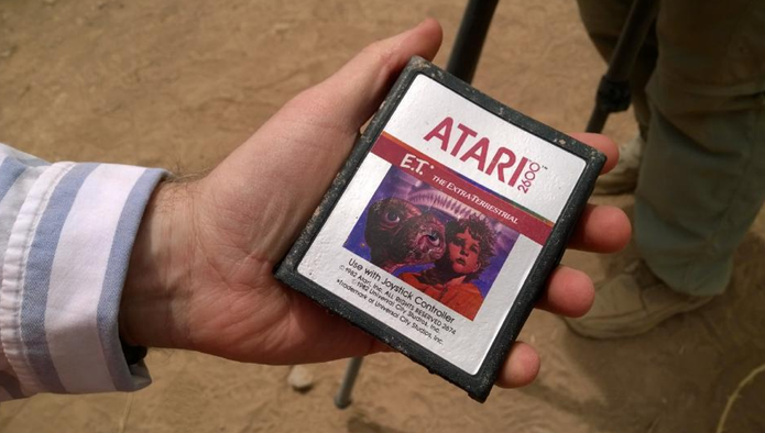 Cartucho de um dos piores jogos da história é achado em escavação nos EUA (Foto: Reprodução/Twitter) Cartucho de um dos piores jogos da história é achado em escavação nos EUA (Foto: Reprodução/Twitter)