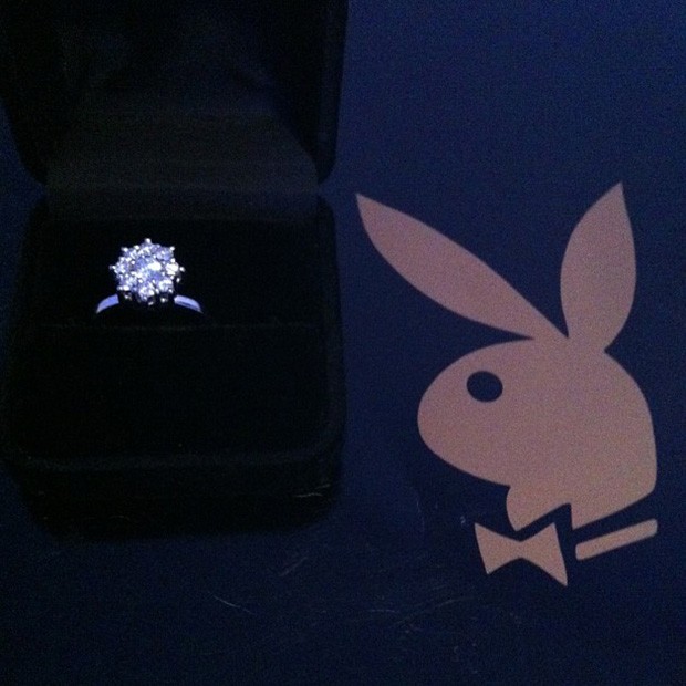 Antônia Fontenelle posta foto de anel e coelhinho da Playboy (Foto: Instagram / Reprodução)