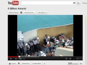 Vídeo mostra torcedores em confronto com policiais em Araraquara (Foto: Reprodução/Youtube)
