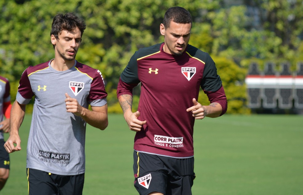 Rodrigo Caio e Maicon durante treino do São Paulo (Foto:  Érico Leonan / saopaulofc.net )