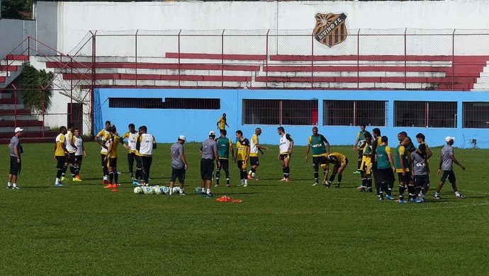jogadores vasco treino campo do Divino (Foto: Raphael Bózeo)