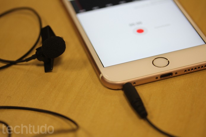 No iOS, microfones Shure funcionam com app da linha MOTIV para iPhone e iPad (Foto: Melissa Cruz / TechTudo) No iOS, microfones Shure funcionam com app da linha MOTIV para iPhone e iPad (Foto: Melissa Cruz / TechTudo)