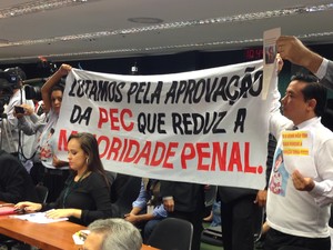 A sessão da CCJ teve também a participação de manifestantes favoráveis à PEC (Foto: Renan Ramalho/G1)