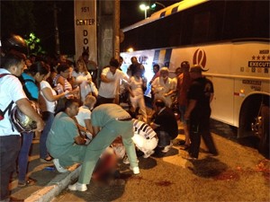 Homem foi atropelado em frente a um hospital (Foto: Walter Paparazzo/G1)