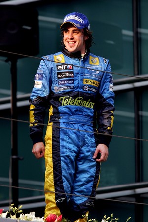 Em 2005, com a Renault, Alonso quebrou a sequência de títulos de Michael Schumacher e da Ferrari (Foto: Getty Images)