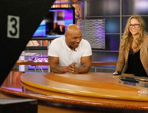Mike Tyson e Ronda Rousey em programa da Fox (Foto: Divulgação/Fox Los Angeles)