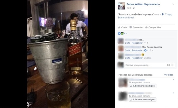 Comerciante postou foto de garrafa de whisky horas antes de capotar carro na BR-110, no RN (Foto: Reprodução/ Facebook)