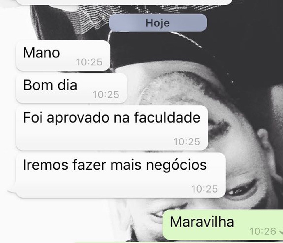 Segundo o vendedor, muitas pessoas o procuram para conseguir emprego ou ingressar no ensino superior (Foto: Reprodução)