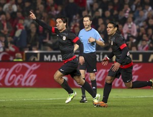  Arda Turan atlético de madrid gol granada (Foto: Agência Reuters)