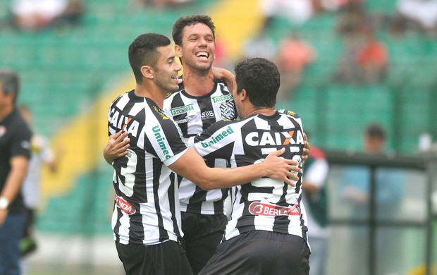 Pablo, Figueirense x vitoria (Foto: Eduardo Valente / Agência Estado)