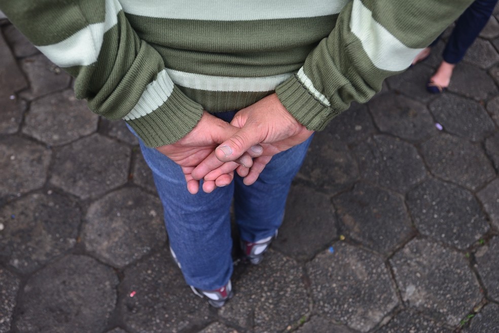 Turistas de São Paulo são rendidos em orla de Vila Velha, ES, durante passeio (Foto: Bernardo Coutinho/ A Gazeta)