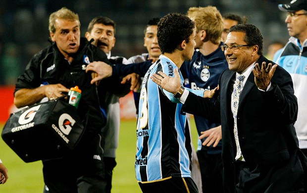 Luxemburgo confusão jogo Huachipato Grêmio (Foto: Marcelo Hernandez / Photosport / AFP) Luxemburgo confusão jogo Huachipato Grêmio (Foto: Marcelo Hernandez / Photosport / AFP)