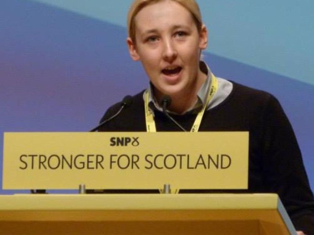 A nacionalista escocesa Mhairi Black, de 20 anos, é a deputada britânica mais jovem desde 1667 (Foto: Reprodução/Twitter/@mhairi1921)