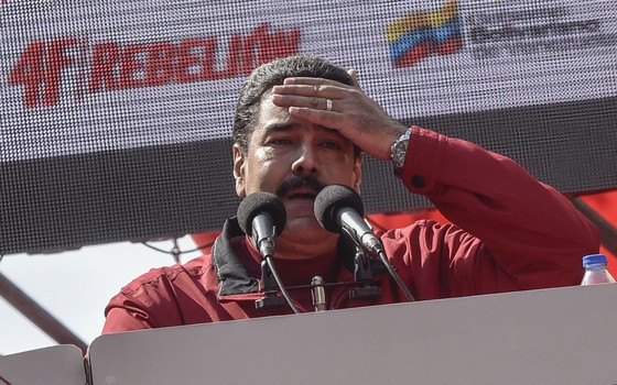 O presidente da Venezuela, Nicolas Maduro, discursa em comício de comemoração do 24º aniversário do fracassado golpe militar do ex-presidente venezuelano, Hugo Chávez, em Caracas (Foto: Bloomberg / Contributor)