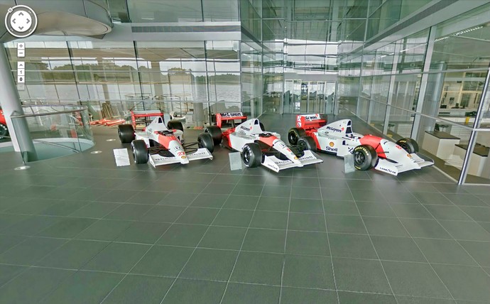 As McLarens de Ayrton Senna estão visíveis a quem fizer o tour virtual (Foto: Reprodução/GoogleStreetView)