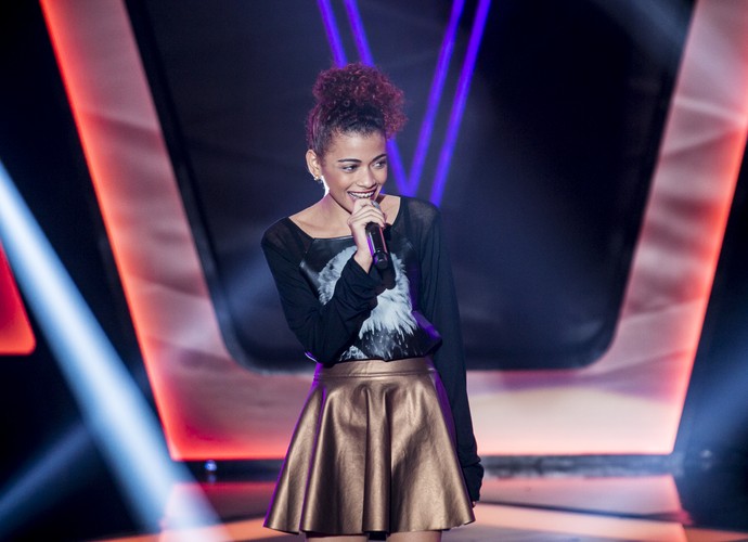 Tori Huang canta 'Telegrama' no palco do The Voice Brasil (Foto: Isabella Pinheiro/Gshow)