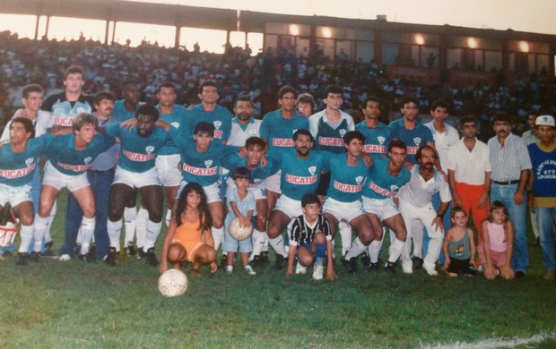 Desde pequeno Jaimissom já mostrava a paixão pelo Corinthians e Ji-Paraná (1992) (Foto: Jeimisson Dutra/Arquivo Pessoal)