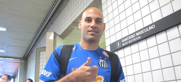 Bruno Rodrigo, Embarque Santos (Foto: Marcelo Hazan / Globoesporte.com)