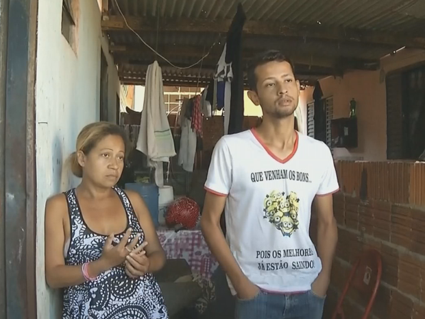 Família de Echaporã aguarda liberação do corpo de menina (Foto: Reprodução/TV TEM)